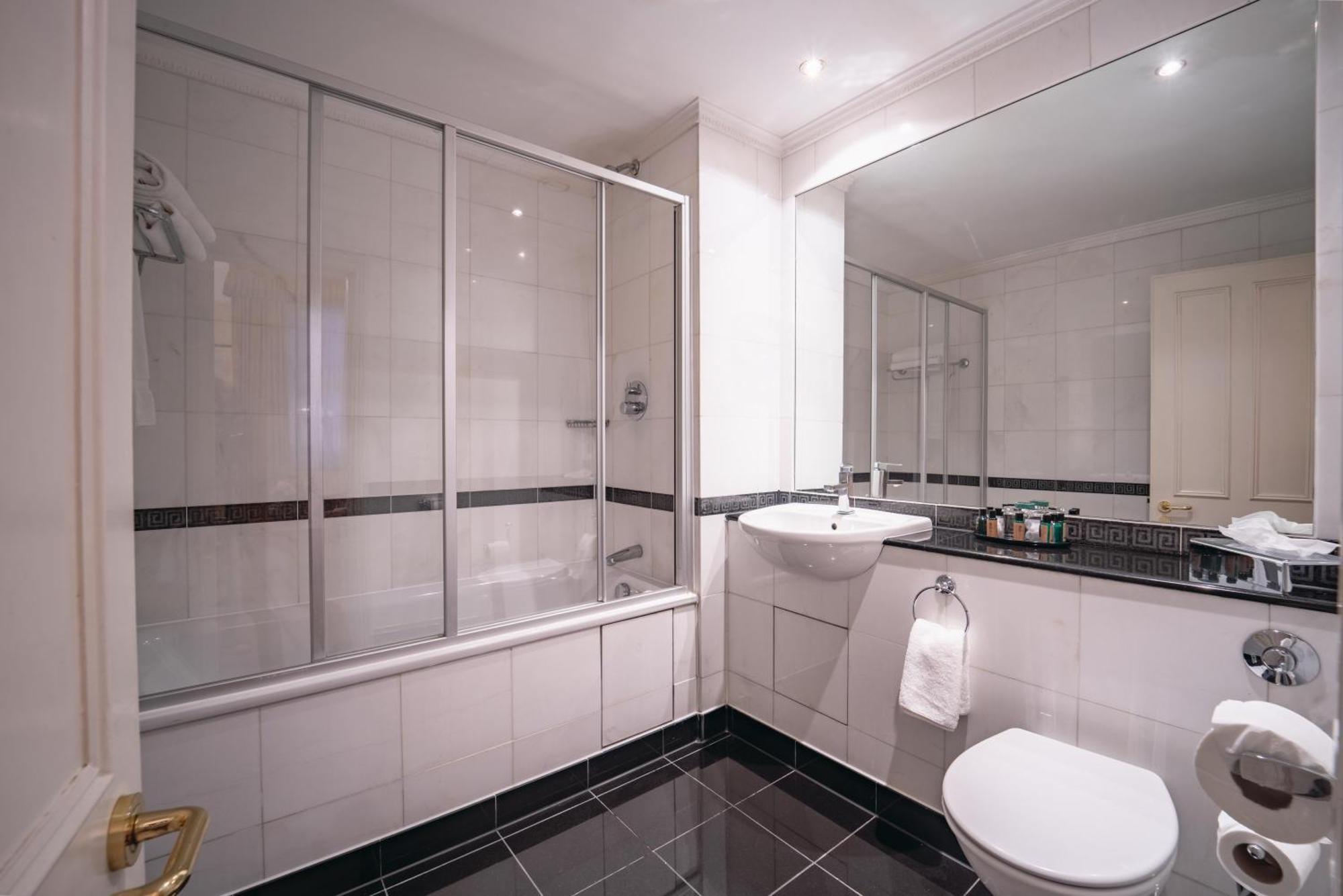 Grange Buckingham Hotel 4*